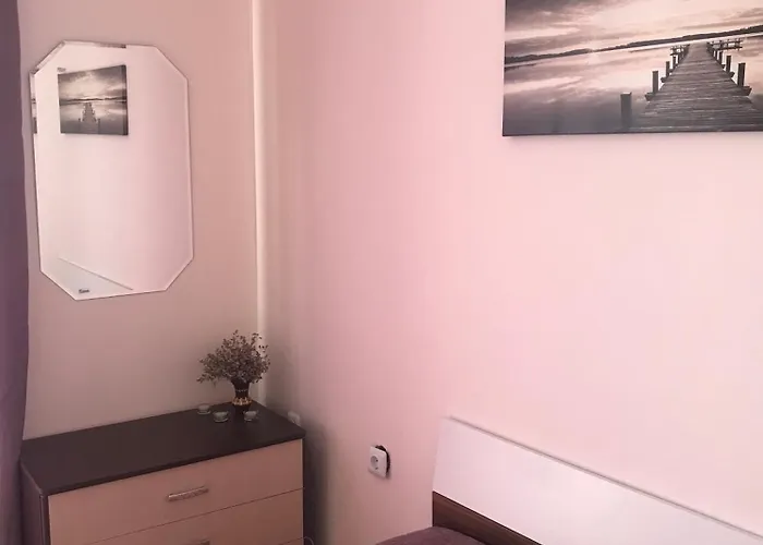 Apolon 8 Ravda * Νεσέμπαρ